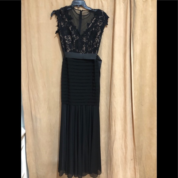 Betsy & Adam Dresses & Skirts - Formal black lace bodice figure fitting dress